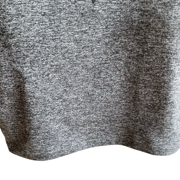 Vuori Tank Size L Gray Grey Bra Crop Top Athleisure Gym Pilates Yoga Comfy Fall - Picture 12 of 16